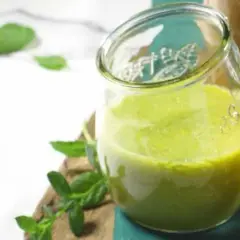 Oczyść i wzmocnij wątrobę: Proste koktajle detoks przepisy!