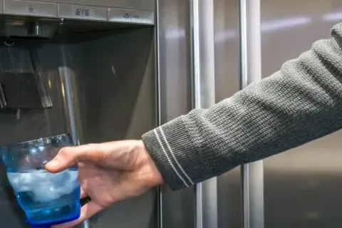 Lodówka na napoje: Jak wybrać idealną? Poradnik eksperta
