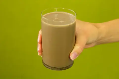 Ile kalorii ma kubek kakao? Od 23 do 300+ kcal Sprawdź!