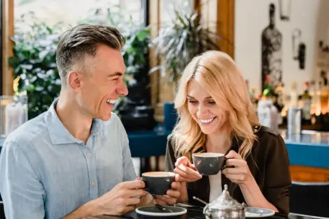 Jak podawać herbatę w restauracji? Zwiększ zyski i prestiż!