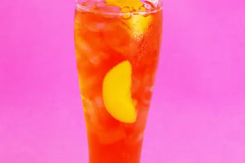 Jak smakuje różowa Fanta Shokata? Poznaj unikalny smak bzu i cytryny!