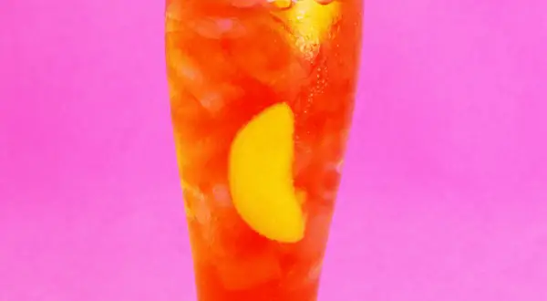 Jak smakuje różowa Fanta Shokata? Poznaj unikalny smak bzu i cytryny!