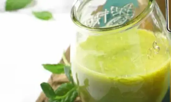 Oczyść i wzmocnij wątrobę: Proste koktajle detoks przepisy!