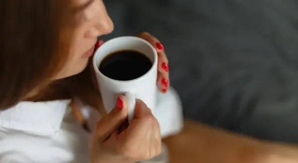 Kawa a ciśnienie: Rozwiewamy mity. Bezpieczne picie z nadciśnieniem