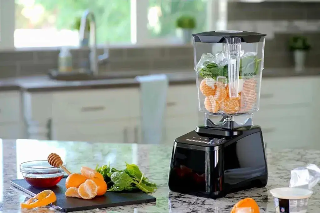 Blender kielichowy do koktajli z owocami